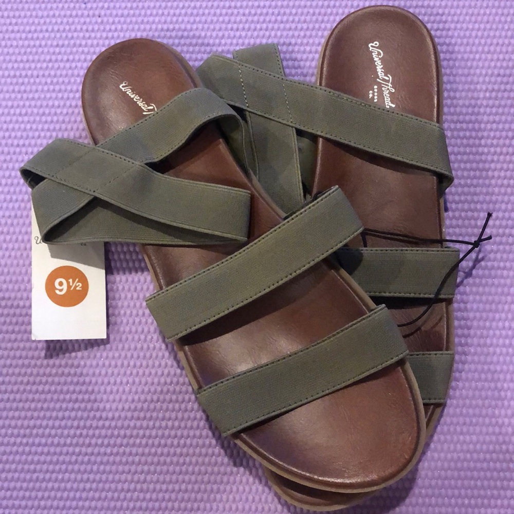 NWT Universal Thread Sandals